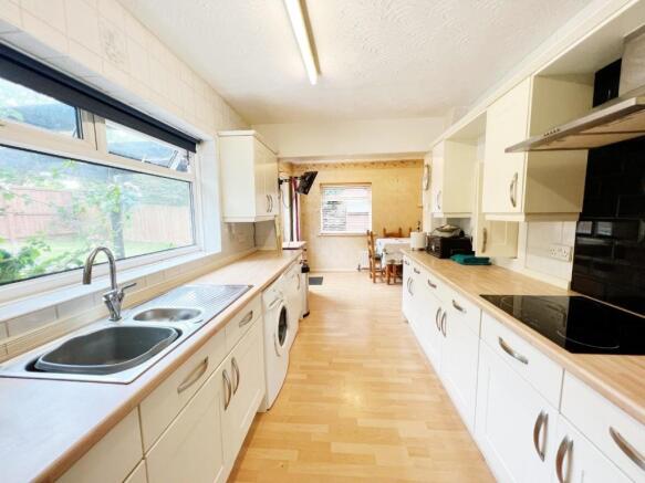 Breakfast Kitchen pic 4.jpg
