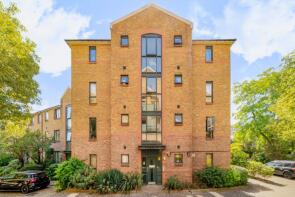 Flat 1332, Kempton Court, Durward Street, London E1 5BE