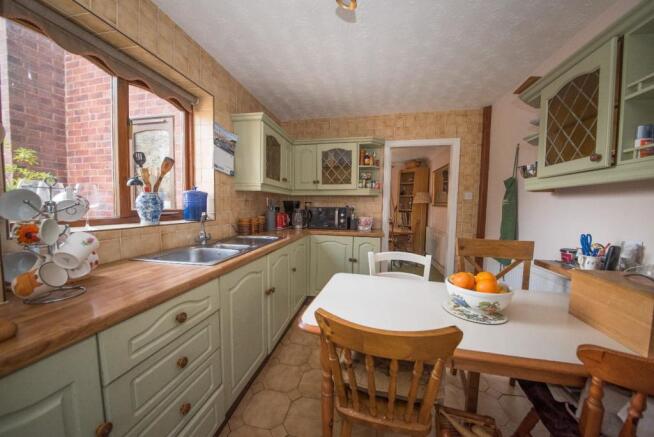 KITCHEN/BREAKFAST ROOM