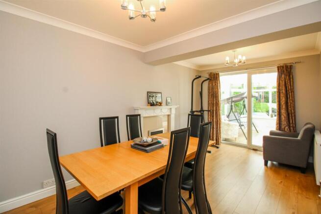 4 bed Detached for sale Image 8