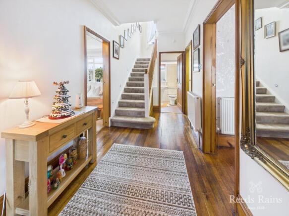 4 bed Detached for sale Image 10