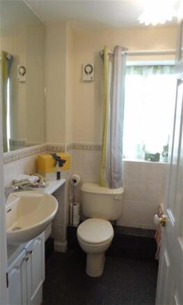 Family Bathroom 1st 