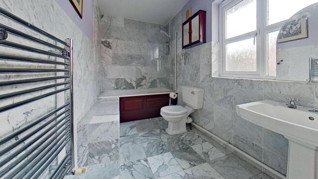 FAMILY BATHROOM