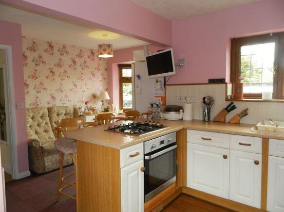 Kitchen Photo 2