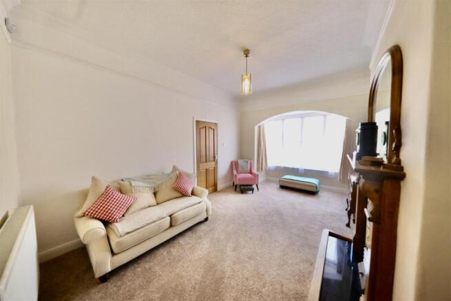 5 bed Detached for sale Image 10