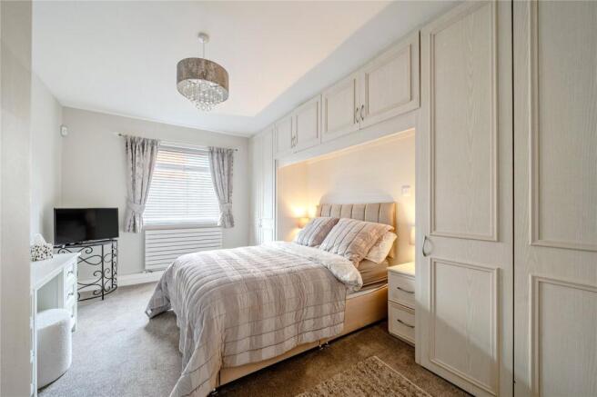4 bed Bungalow for sale Image 6