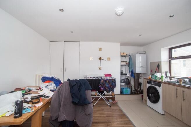 3 bed Flat for sale Image 6