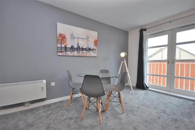 2 bed Apartment to rent Image 4