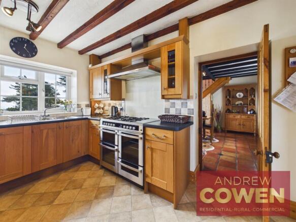 4 bed Detached for sale Image 9