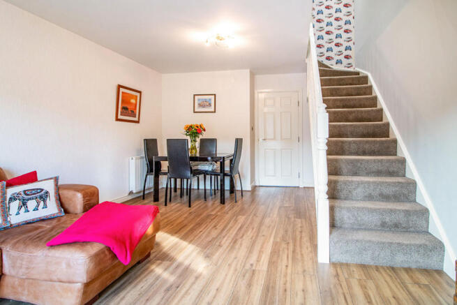 Lounge/Dining Area