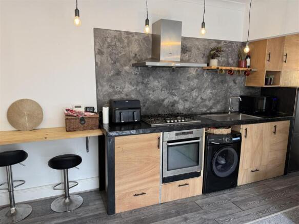 2 bed Terraced for sale Image 6