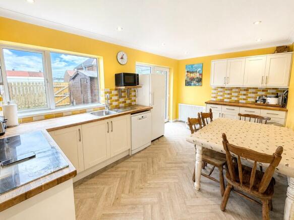 3 bed Semi-Detached for sale Image 6