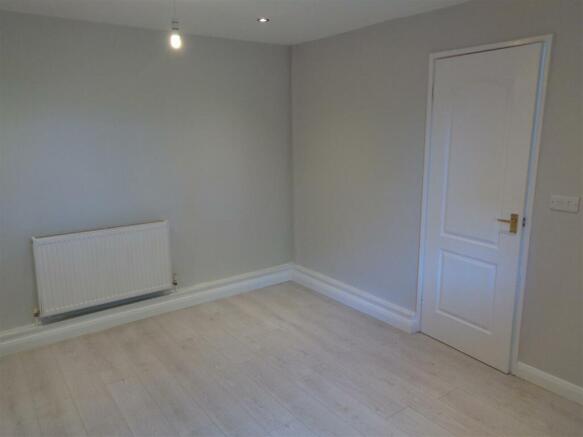 3 bed End of Terrace to rent Image 6