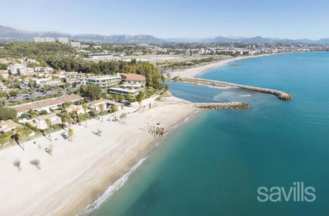 A luxury residence facing the Mediterranean Sea, V