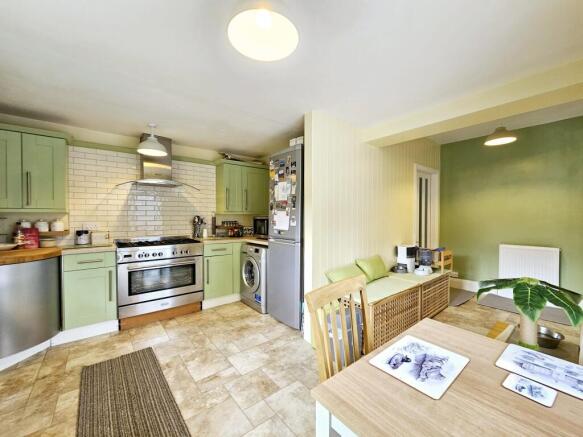 4 bed Semi-Detached for sale Image 12