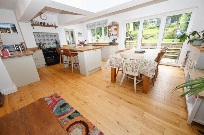 3 bed Semi-Detached for sale Image 12