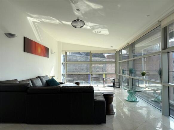 2 bed Apartment to rent Image 5