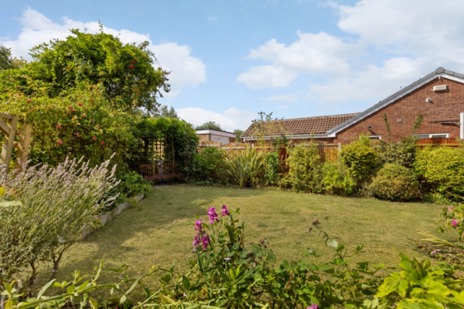 3 bed Detached Bungalow for sale Image 11