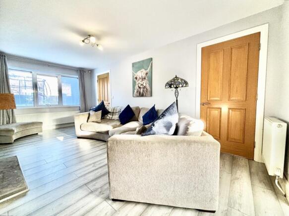 4 bed Semi-Detached for sale Image 8