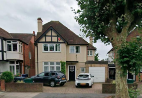 25, Lyndhurst Avenue, The Hale, London NW7 2AD