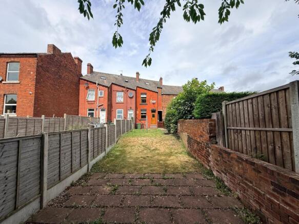 3 bed Terraced to rent Image 2