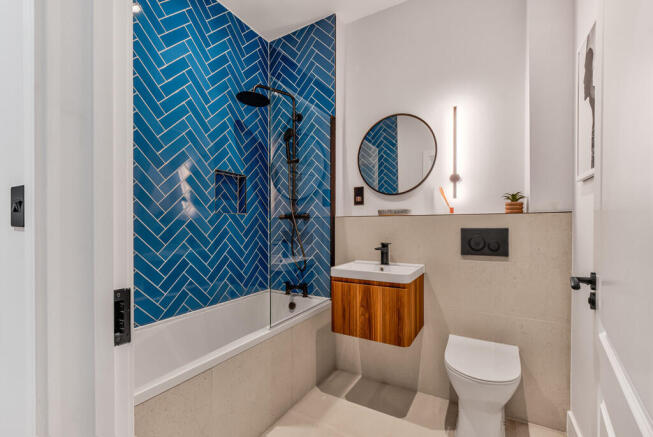 flat 1 bathroom