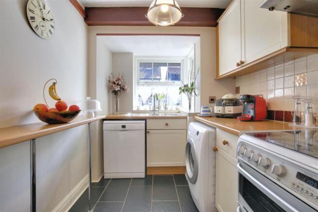Kitchen 2.jpg