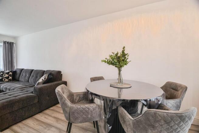3 bed Semi-Detached for sale Image 5