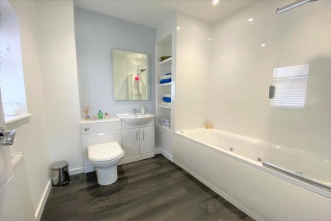 En-Suite Bathroom / WC