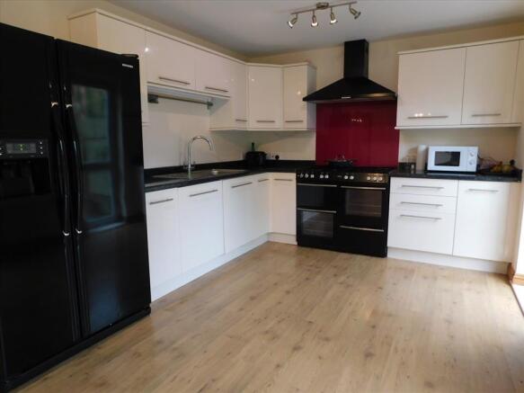 FAMILY DINING KITCHEN
