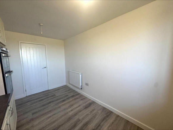4 bed Detached to rent Image 6