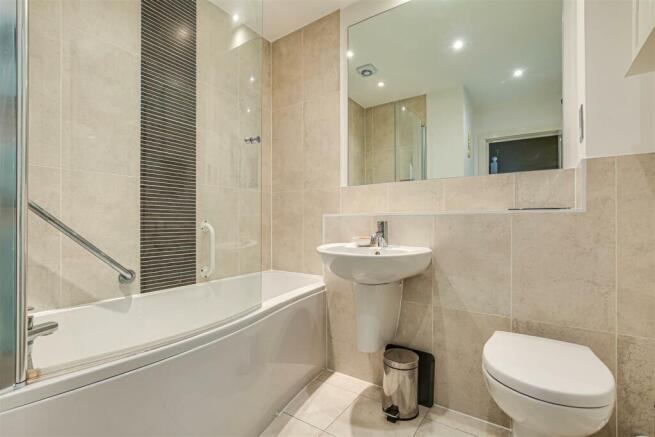 16 Bathroom.jpg