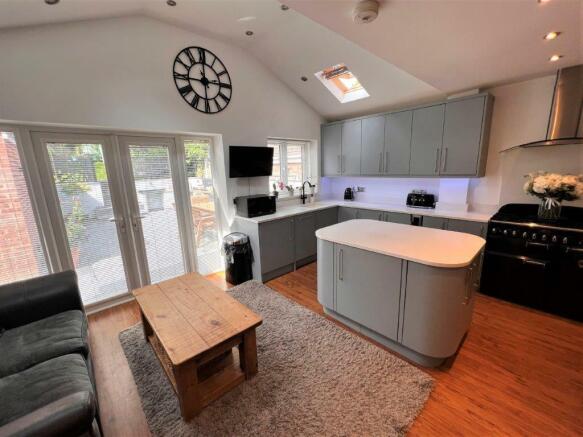 kitchen area 1.jpg