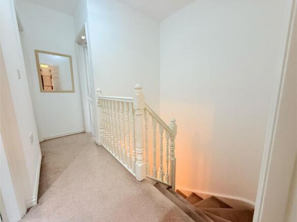 4 bed Town House for sale Image 9