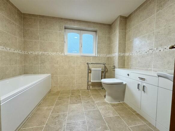 BATHROOM/WC