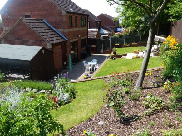 REAR GARDEN 2.JPG