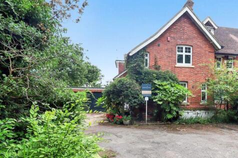 London Road, Windlesham