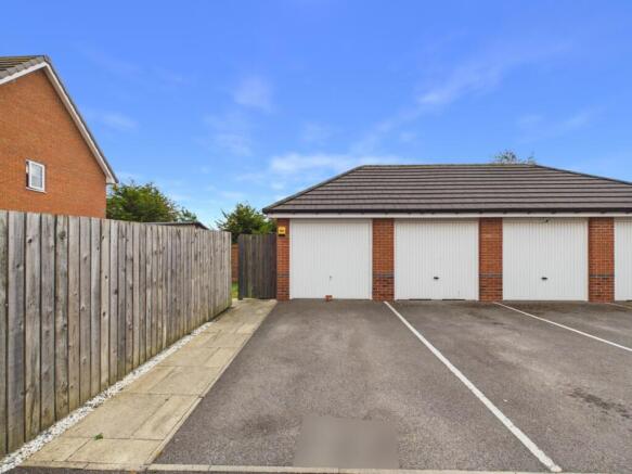 3 bed Semi-Detached for sale Image 8