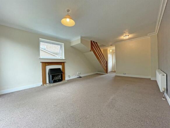 Wescott Close 45 - Lounge 2.jpg