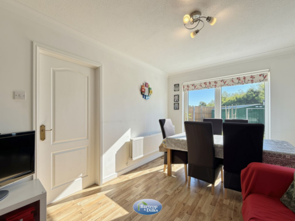 4 bed Detached for sale Image 9