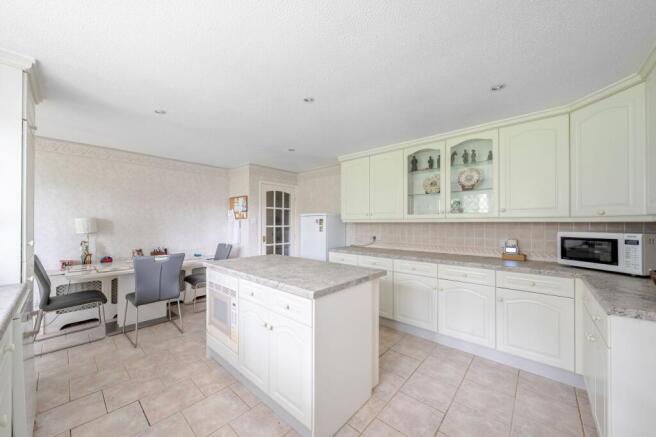 4 bed Detached for sale Image 5
