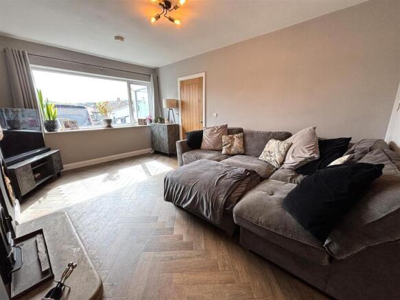 3 bed Semi-Detached for sale Image 8