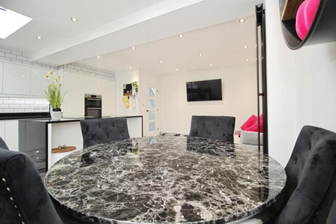 3 bed Semi-Detached for sale Image 10
