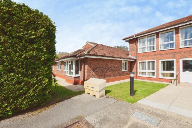 2 bed Apartment for sale Image 12