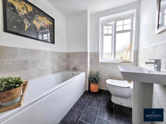 4 bed Semi-Detached to rent Image 10