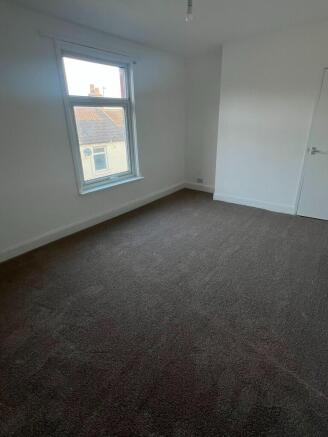 2 bed Terraced to rent Image 4