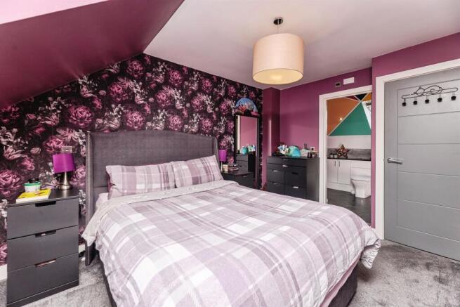4 bed Town House for sale Image 9