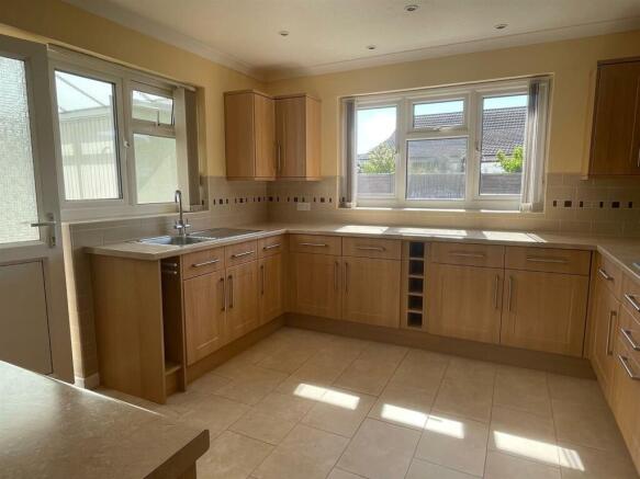 Kitchen...jpg