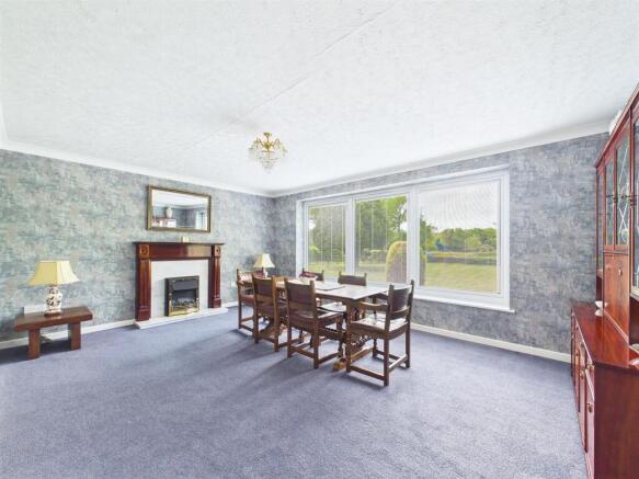 4 bed House for sale Image 9