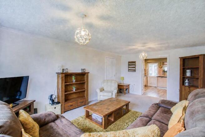 4 bed Semi-Detached Bungalow for sale Image 6